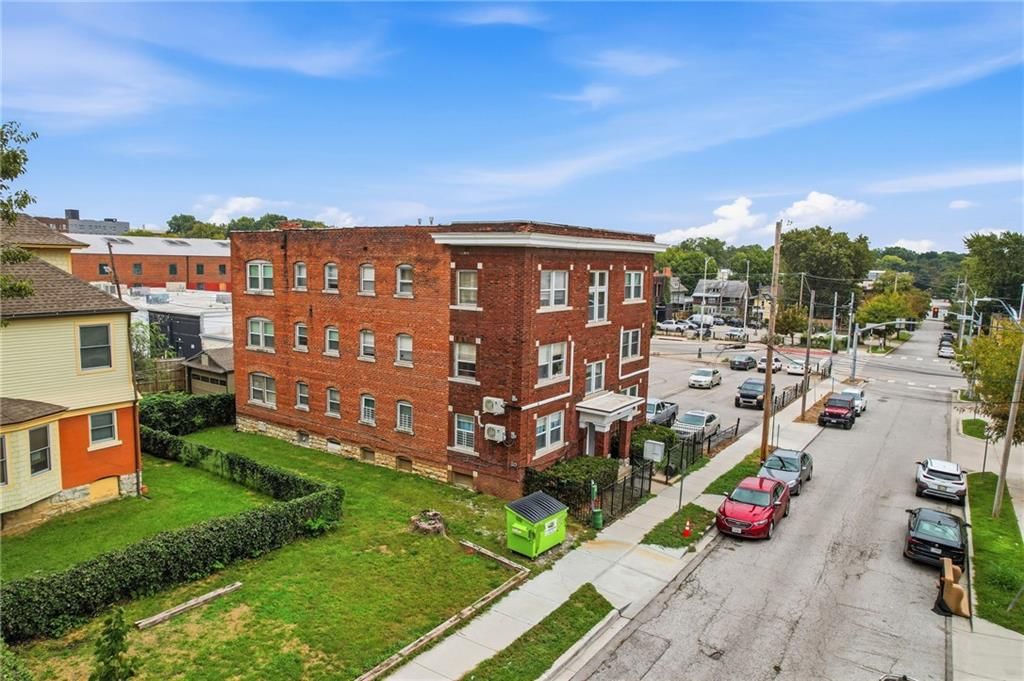 Photo 12 of 28 - 16 W 37th Street, Kansas City, MO 64111