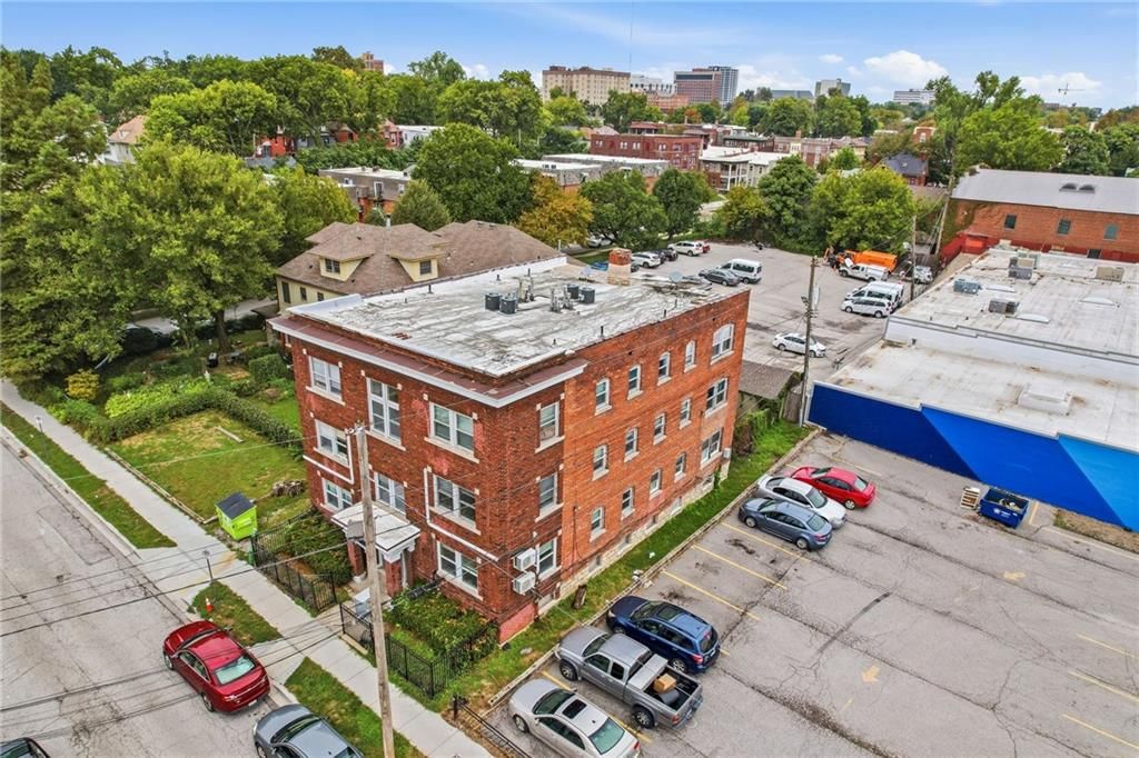 Photo 13 of 28 - 16 W 37th Street, Kansas City, MO 64111