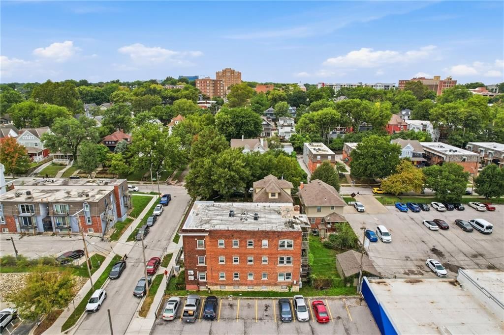 Photo 14 of 28 - 16 W 37th Street, Kansas City, MO 64111