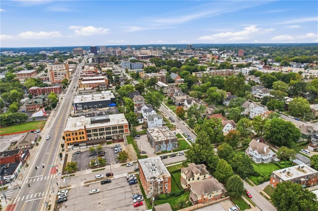 Photo 17 of 28 - 16 W 37th Street, Kansas City, MO 64111