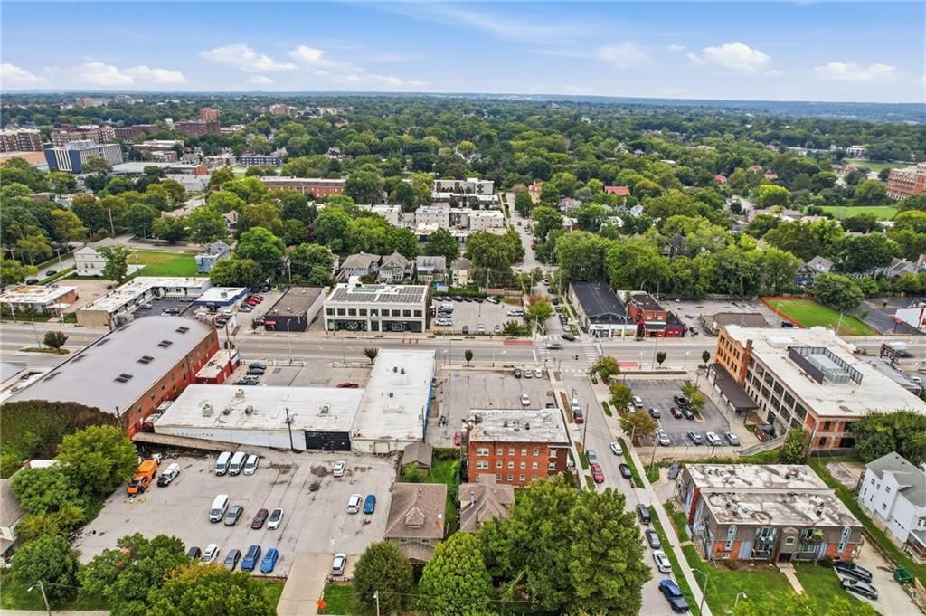 Photo 18 of 28 - 16 W 37th Street, Kansas City, MO 64111