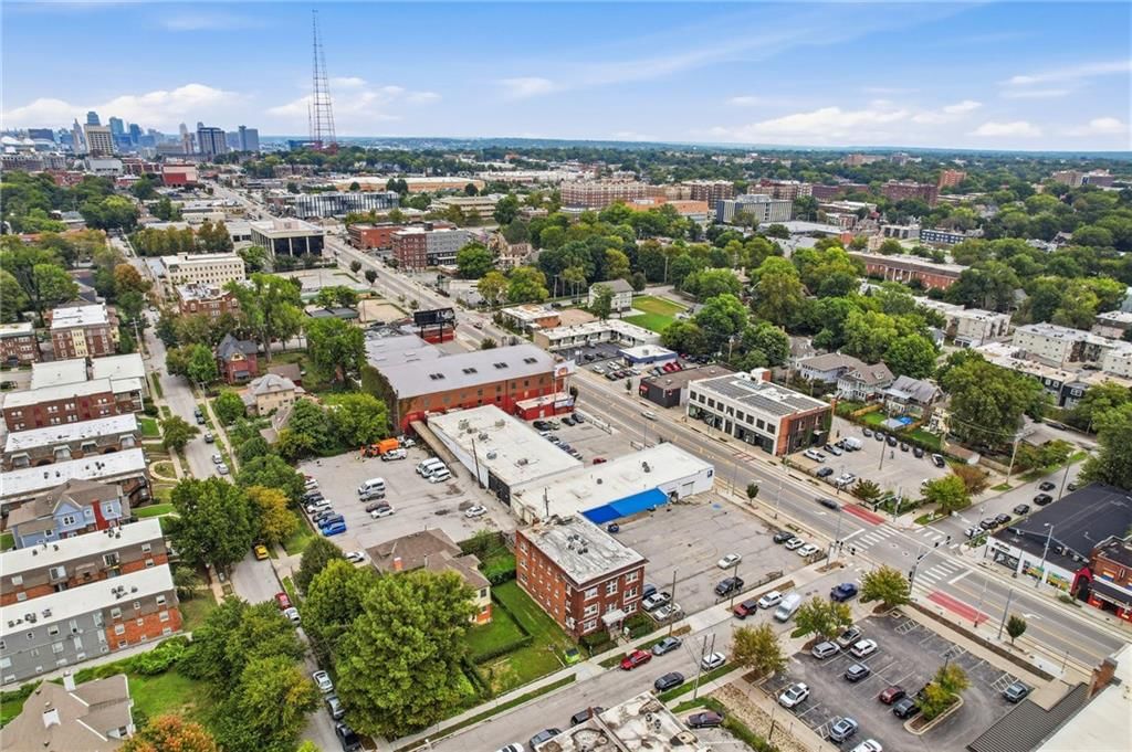 Photo 19 of 28 - 16 W 37th Street, Kansas City, MO 64111