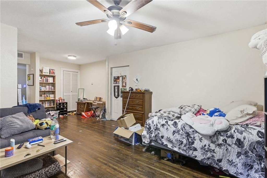 Photo 20 of 28 - 16 W 37th Street, Kansas City, MO 64111