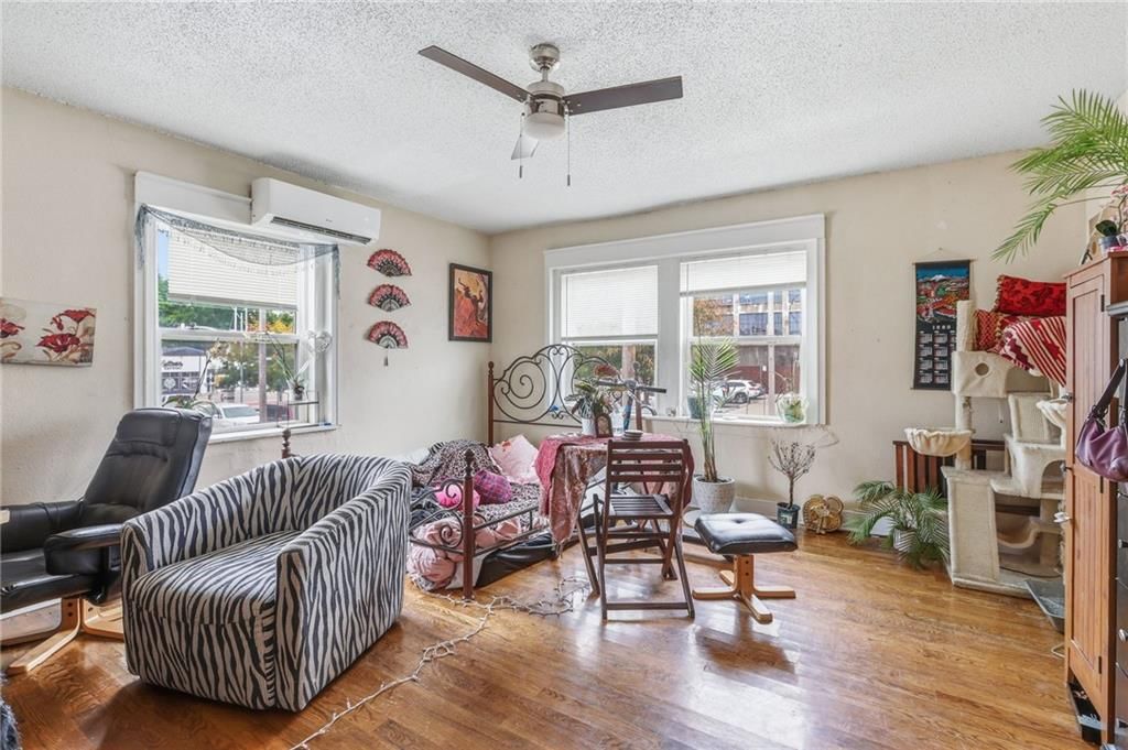 Photo 23 of 28 - 16 W 37th Street, Kansas City, MO 64111
