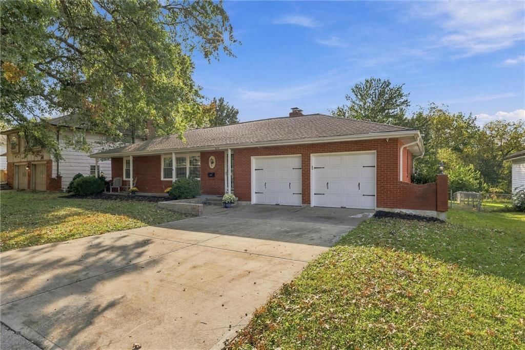 8528 Maywood Avenue, Raytown, MO: listing photo 3