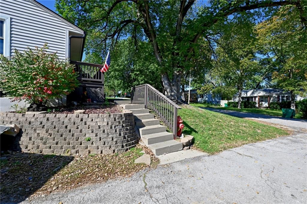 5341 Clark Avenue, Kansas City, KS: listing photo 2