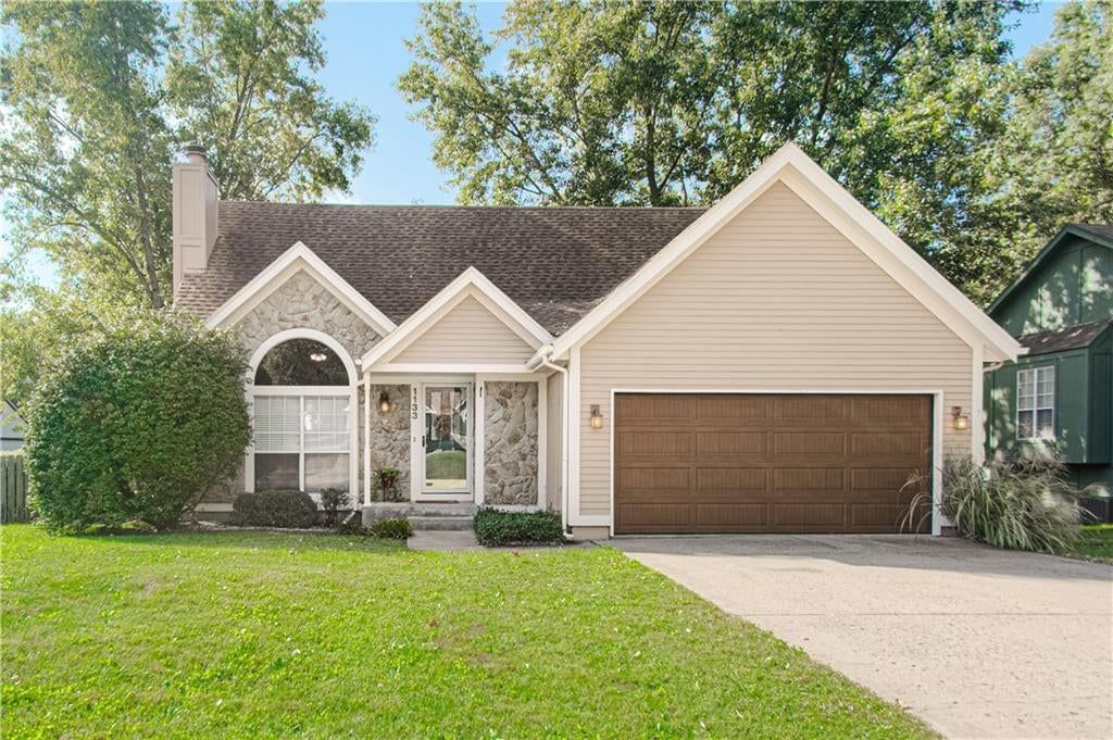 1133 E Charlotte Town Road, Olathe, KS