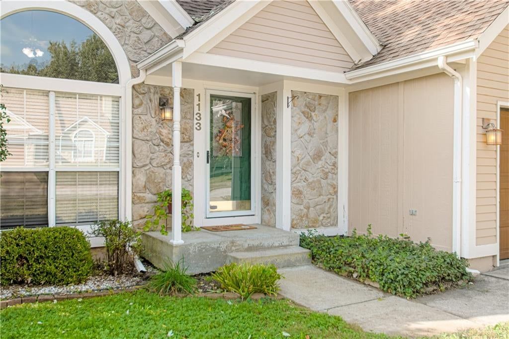 1133 E Charlotte Town Road, Olathe, KS: listing photo 2