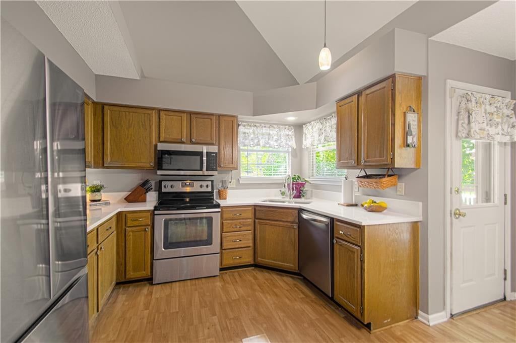 Photo 9 of 42 - 1133 E Charlotte Town Road, Olathe, KS 66061