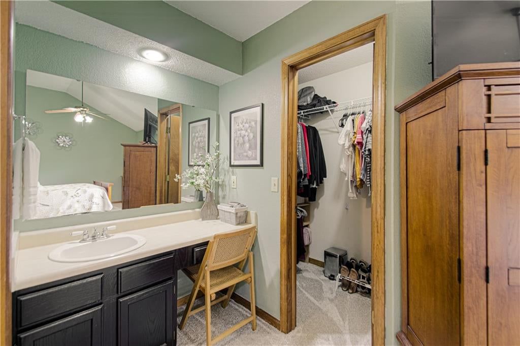 Photo 17 of 42 - 1133 E Charlotte Town Road, Olathe, KS 66061