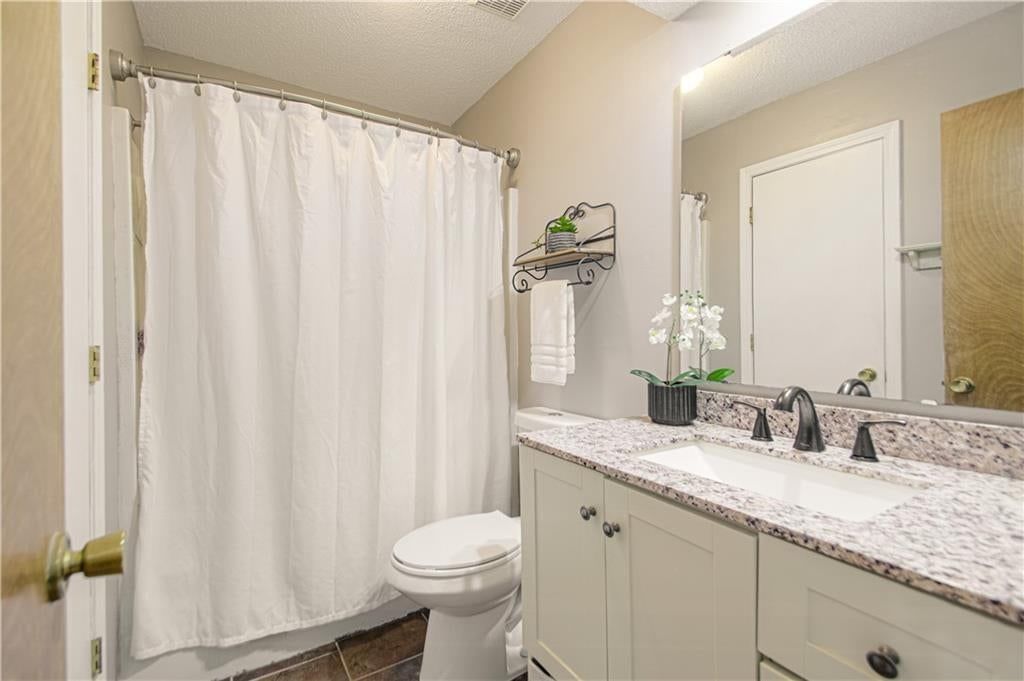 Photo 19 of 42 - 1133 E Charlotte Town Road, Olathe, KS 66061