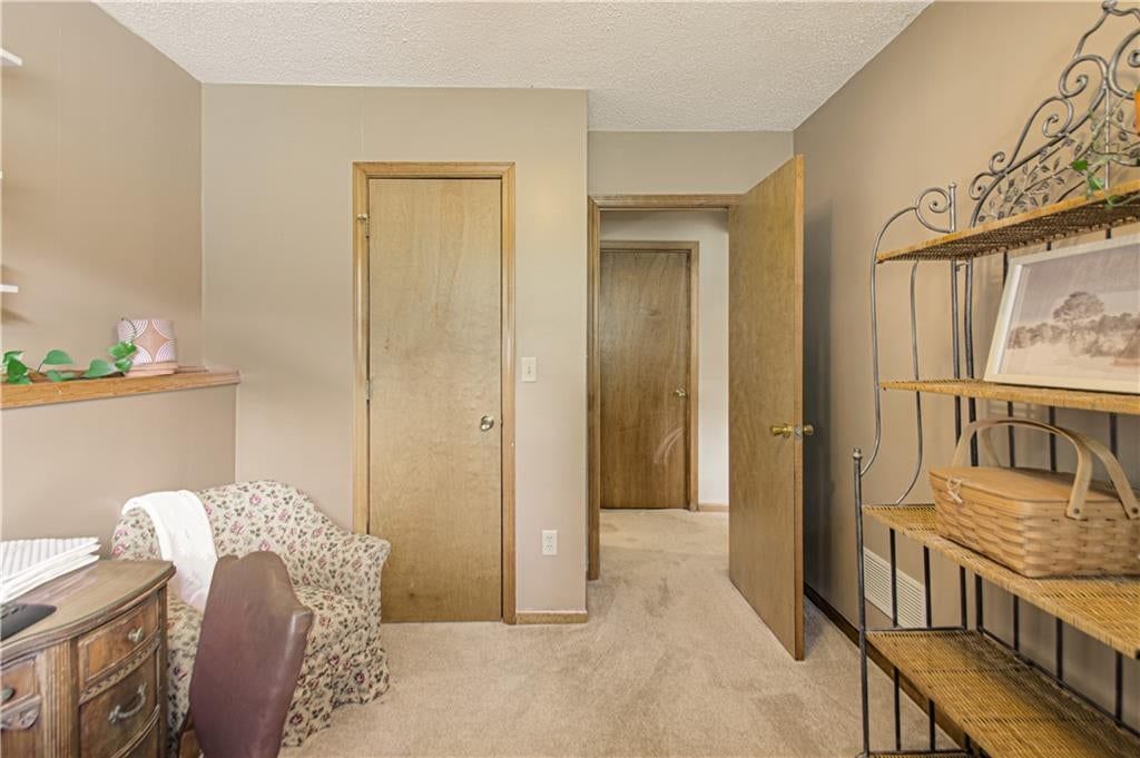Photo 27 of 42 - 1133 E Charlotte Town Road, Olathe, KS 66061