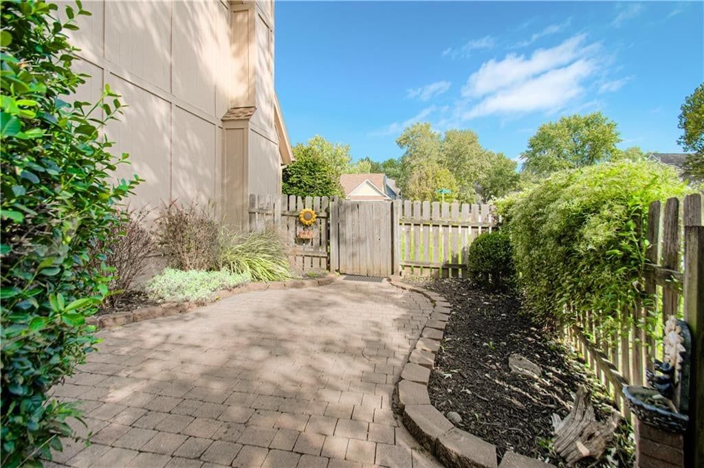 Photo 37 of 42 - 1133 E Charlotte Town Road, Olathe, KS 66061