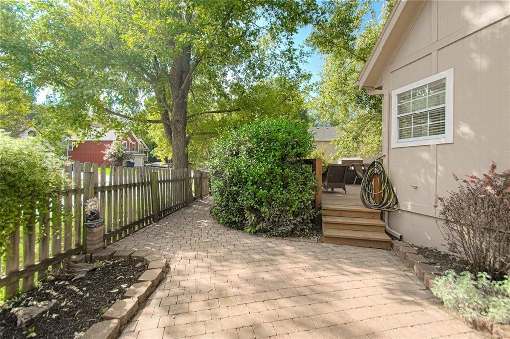 Photo 38 of 42 - 1133 E Charlotte Town Road, Olathe, KS 66061