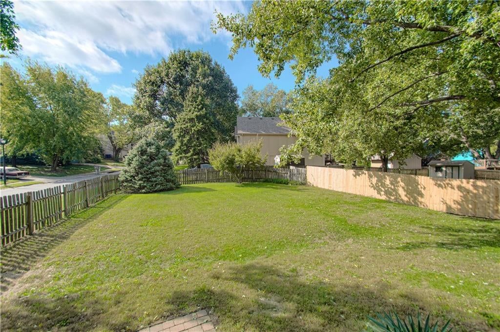 Photo 31 of 42 - 1133 E Charlotte Town Road, Olathe, KS 66061