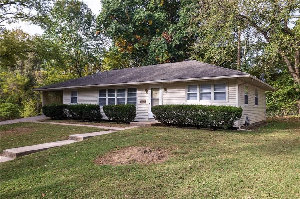 5444 N Cypress Avenue, Kansas City, MO: listing photo 3