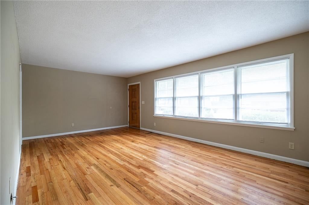 Photo 8 of 21 - 5444 N Cypress Avenue, Kansas City, MO 64119