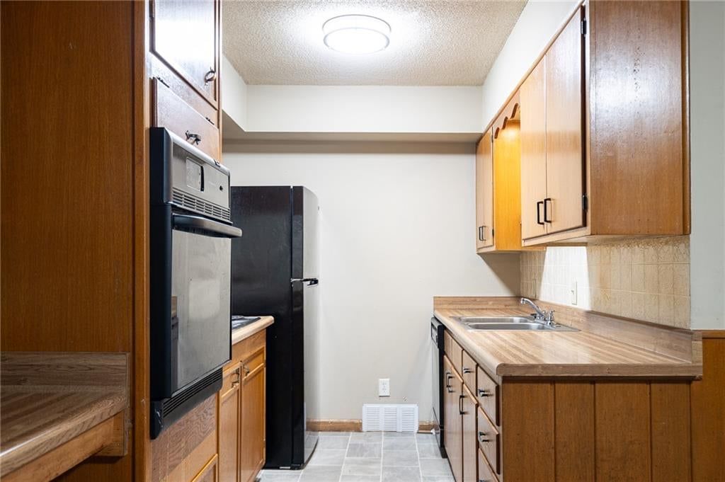 Photo 11 of 21 - 5444 N Cypress Avenue, Kansas City, MO 64119