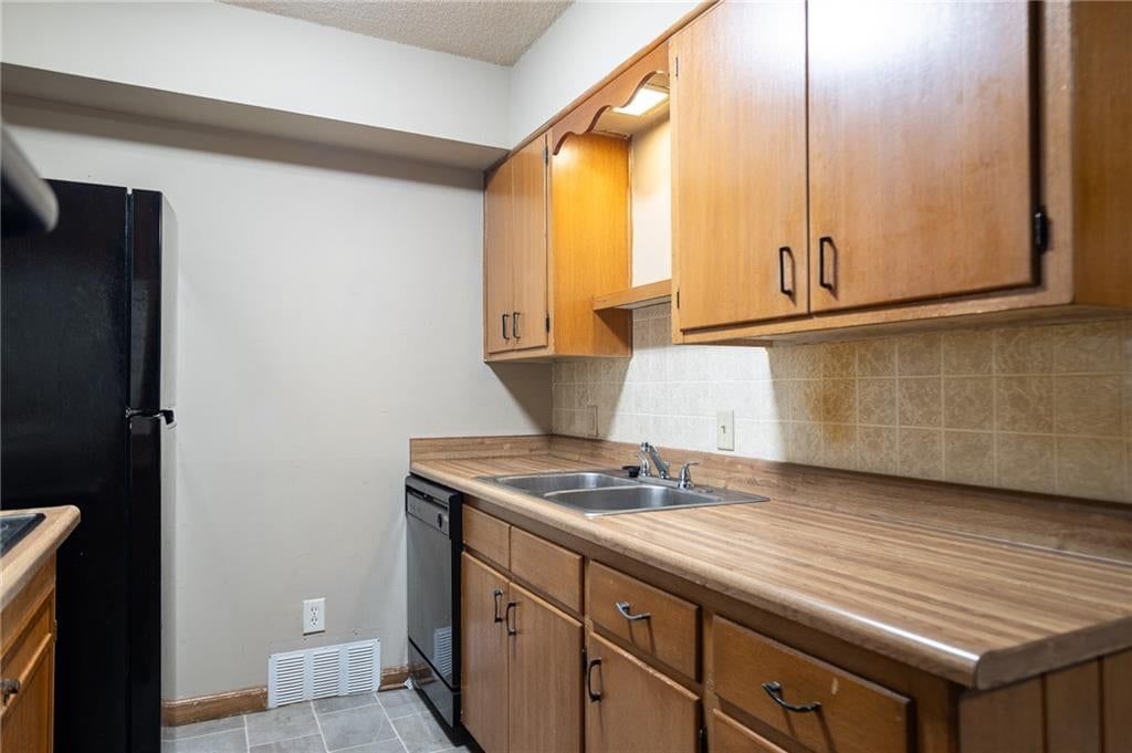 Photo 13 of 21 - 5444 N Cypress Avenue, Kansas City, MO 64119