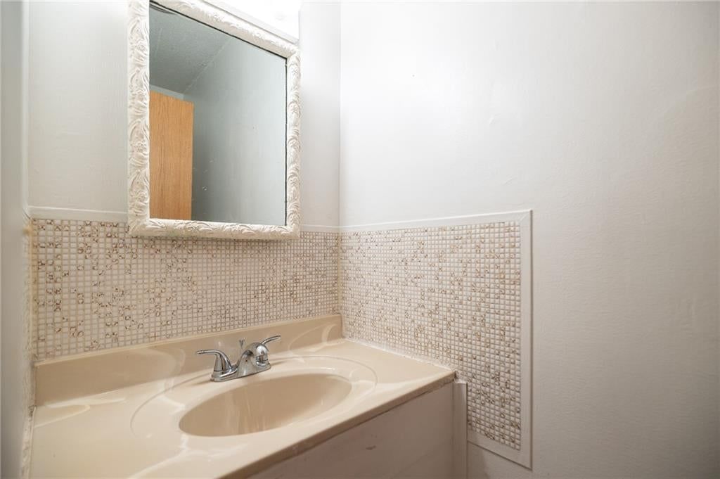 Photo 15 of 21 - 5444 N Cypress Avenue, Kansas City, MO 64119
