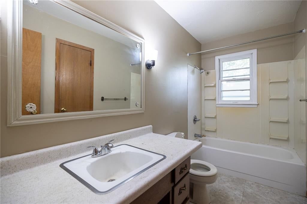 Photo 16 of 21 - 5444 N Cypress Avenue, Kansas City, MO 64119
