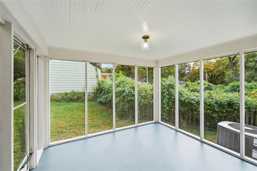 Sunroom and screened porch at 5416 NE Circle Drive, Kansas City, MO 64119