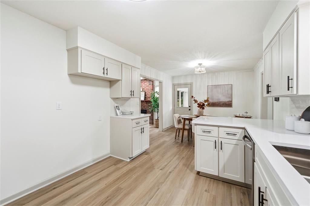 Photo 12 of 40 - 5416 NE Circle Drive, Kansas City, MO 64119