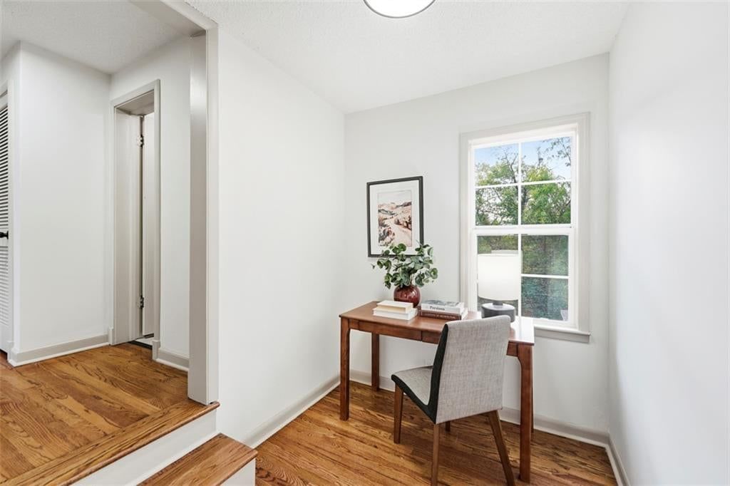 Home office at 5416 NE Circle Drive, Kansas City, MO 64119