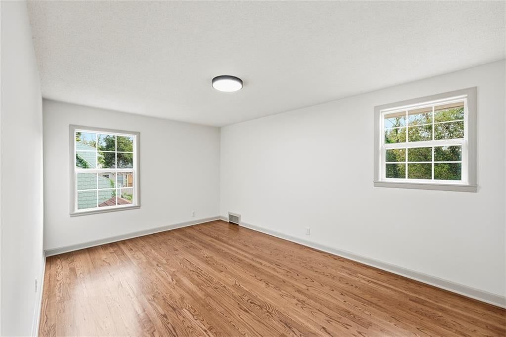 Photo 25 of 40 - 5416 NE Circle Drive, Kansas City, MO 64119