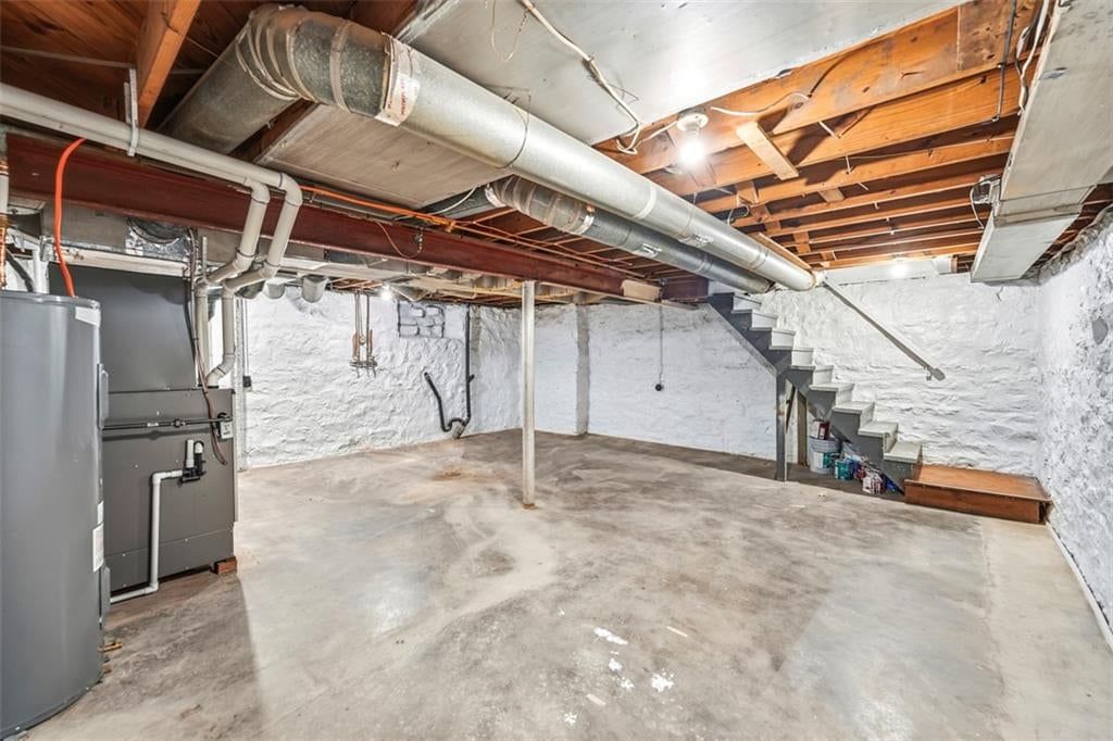 Photo 31 of 40 - 5416 NE Circle Drive, Kansas City, MO 64119