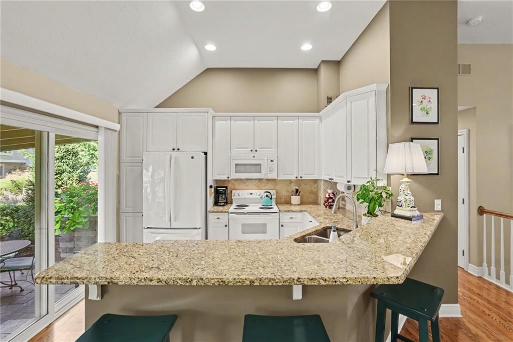 Photo 10 of 38 - 12310 England Street, Overland Park, KS 66213