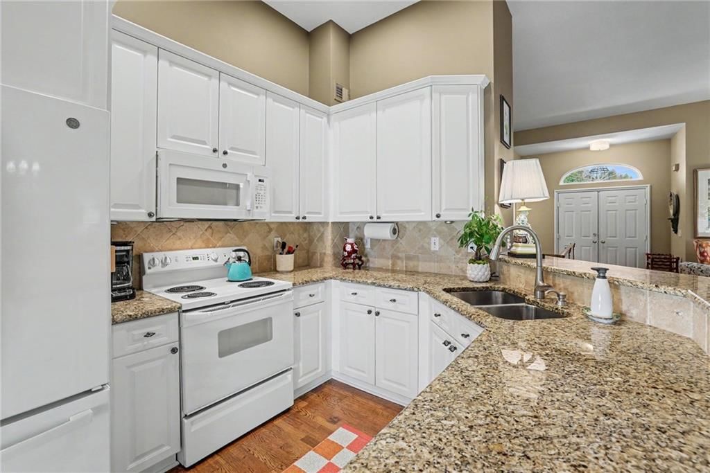 Photo 11 of 38 - 12310 England Street, Overland Park, KS 66213