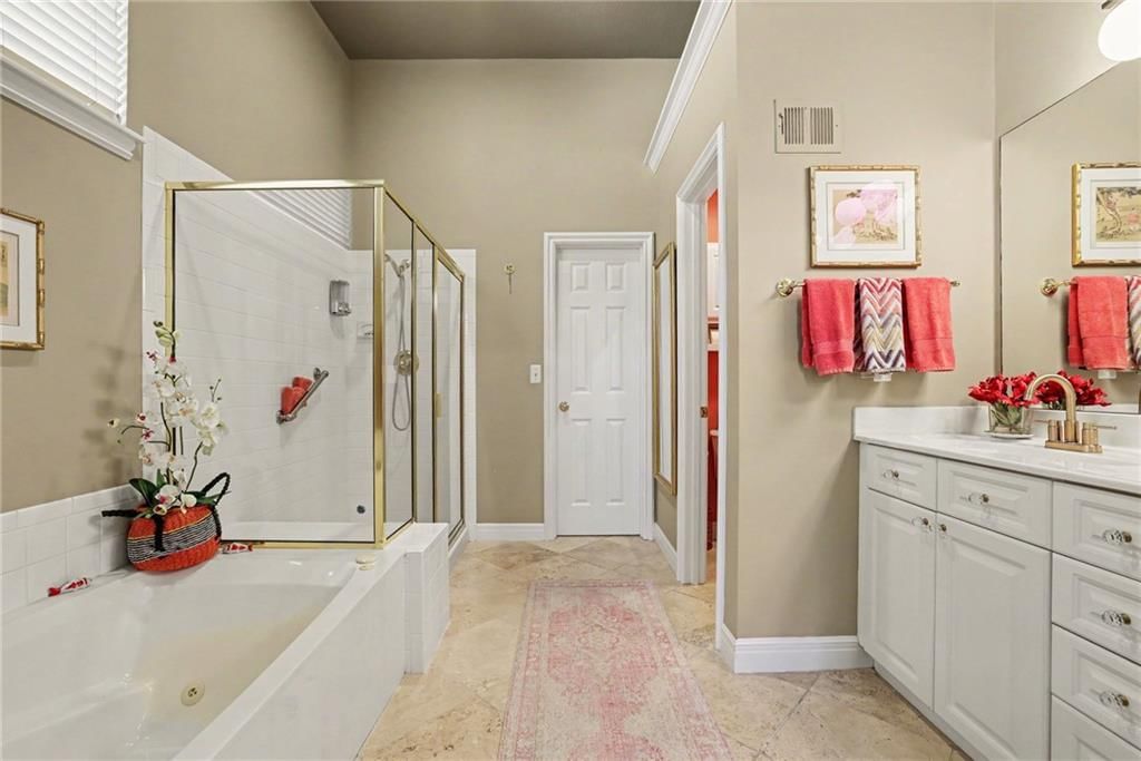 Photo 17 of 38 - 12310 England Street, Overland Park, KS 66213