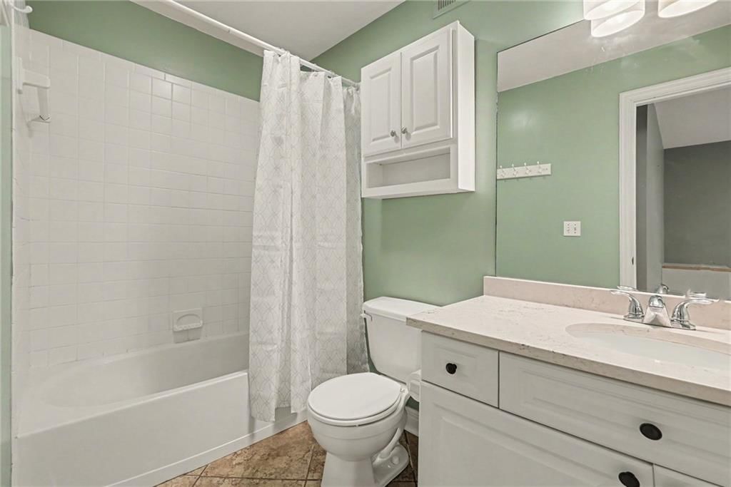 Photo 31 of 38 - 12310 England Street, Overland Park, KS 66213