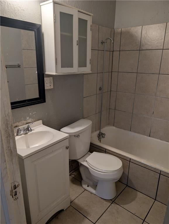Tiled shower at 3030 Bales Avenue, Kansas City, MO 64128