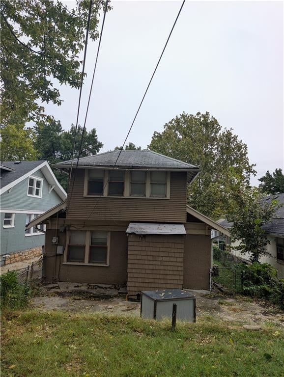 Concrete patio at 3030 Bales Avenue, Kansas City, MO 64128