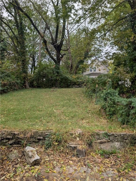 Fenced yard, chain-link fence and flat lot at 3030 Bales Avenue, Kansas City, MO 64128