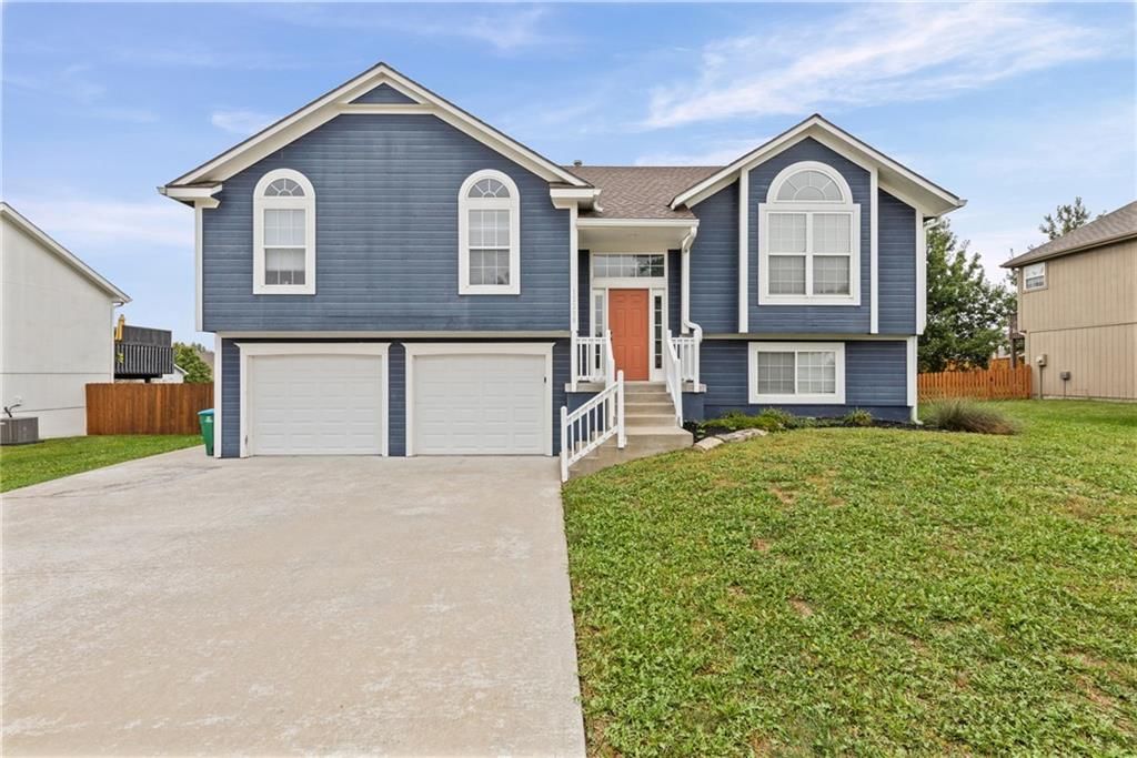 12208 White Oak Street, Peculiar, MO