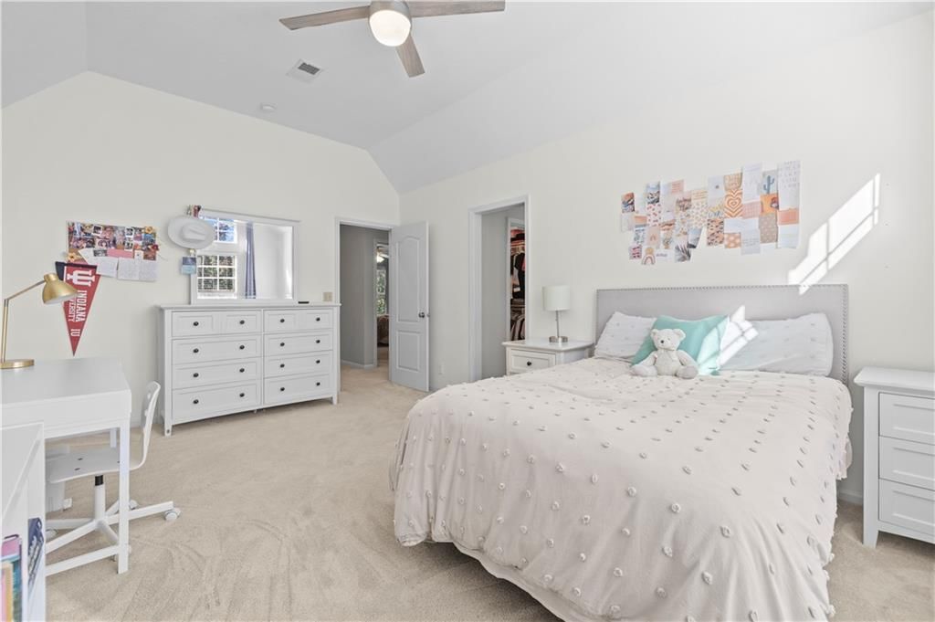 Photo 30 of 62 - 13252 Falmouth Street, Leawood, KS 66209