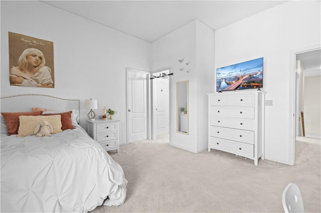 Photo 33 of 62 - 13252 Falmouth Street, Leawood, KS 66209