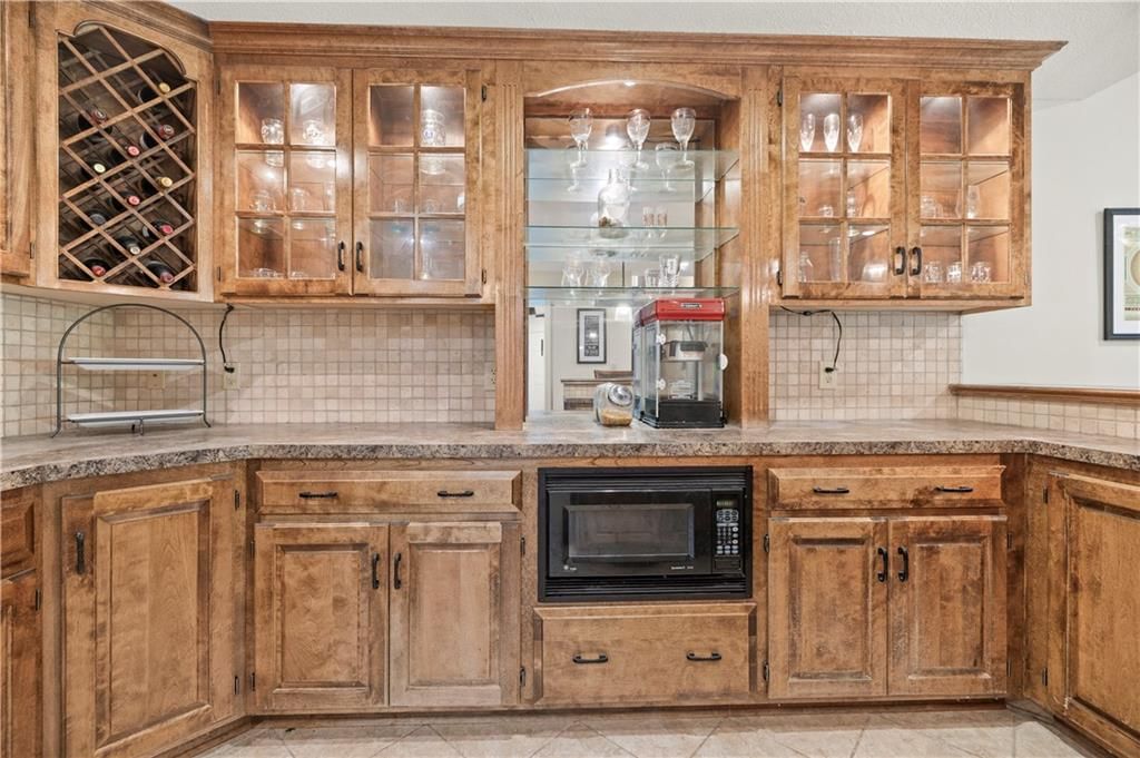 Photo 44 of 62 - 13252 Falmouth Street, Leawood, KS 66209