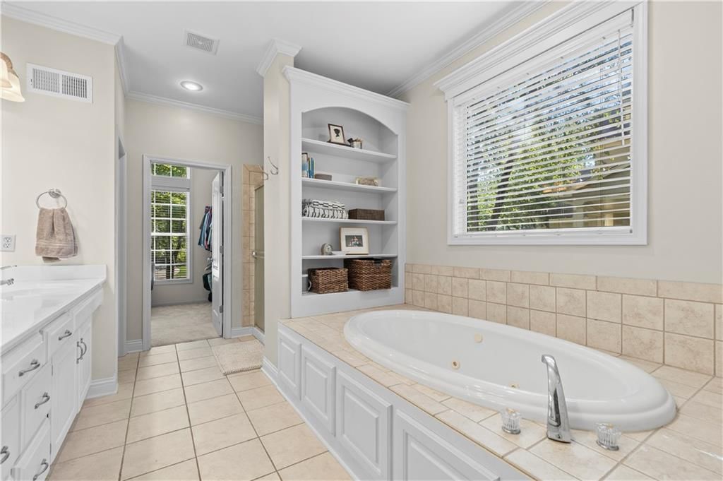 Photo 27 of 62, 13252 Falmouth Street, Leawood, KS 66209
