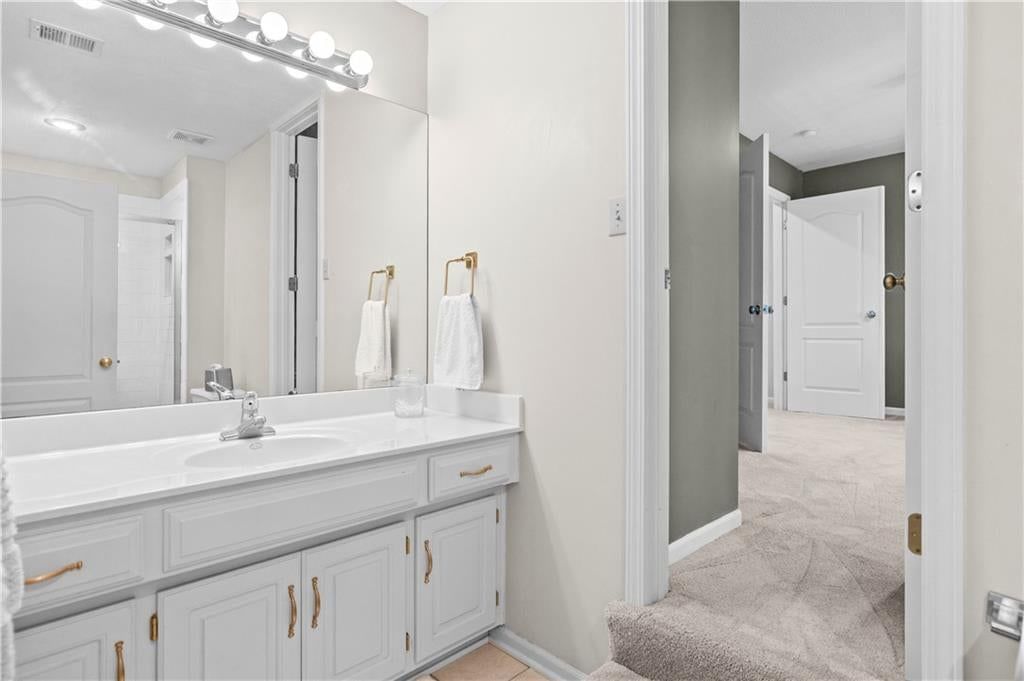 Photo 37 of 62 - 13252 Falmouth Street, Leawood, KS 66209