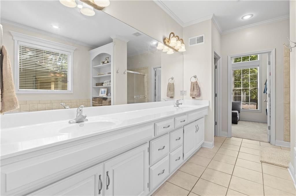 Photo 28 of 62 - 13252 Falmouth Street, Leawood, KS 66209