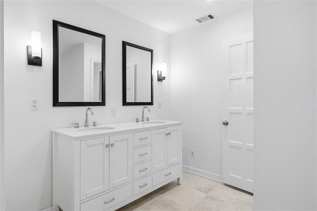 Photo 28 of 36 - 4124 Brookridge Drive, Fairway, KS 66205