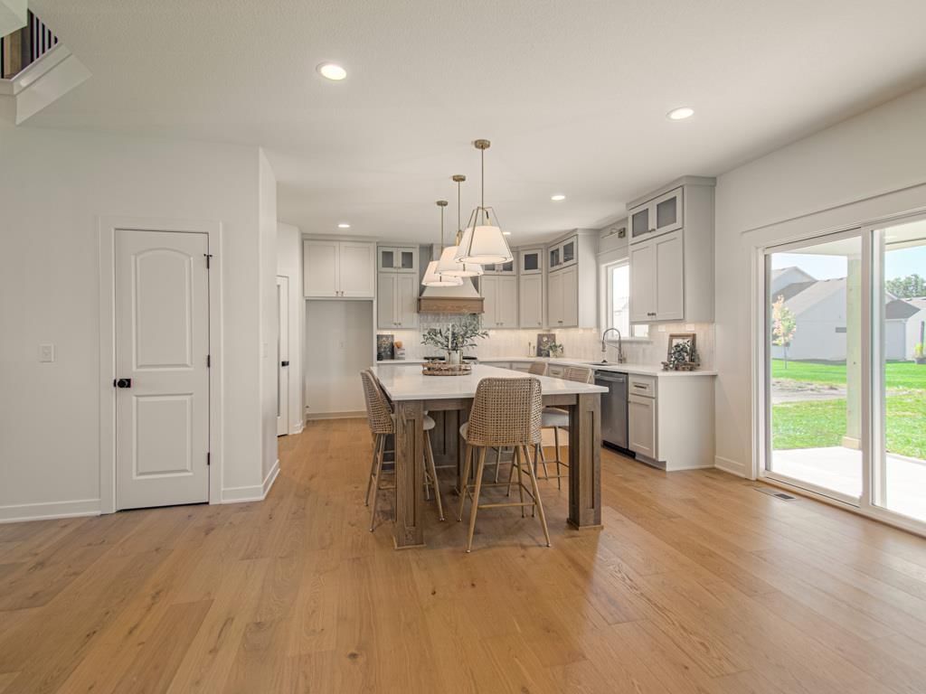 9411 Jarboe Court, Kansas City, MO: listing photo 2