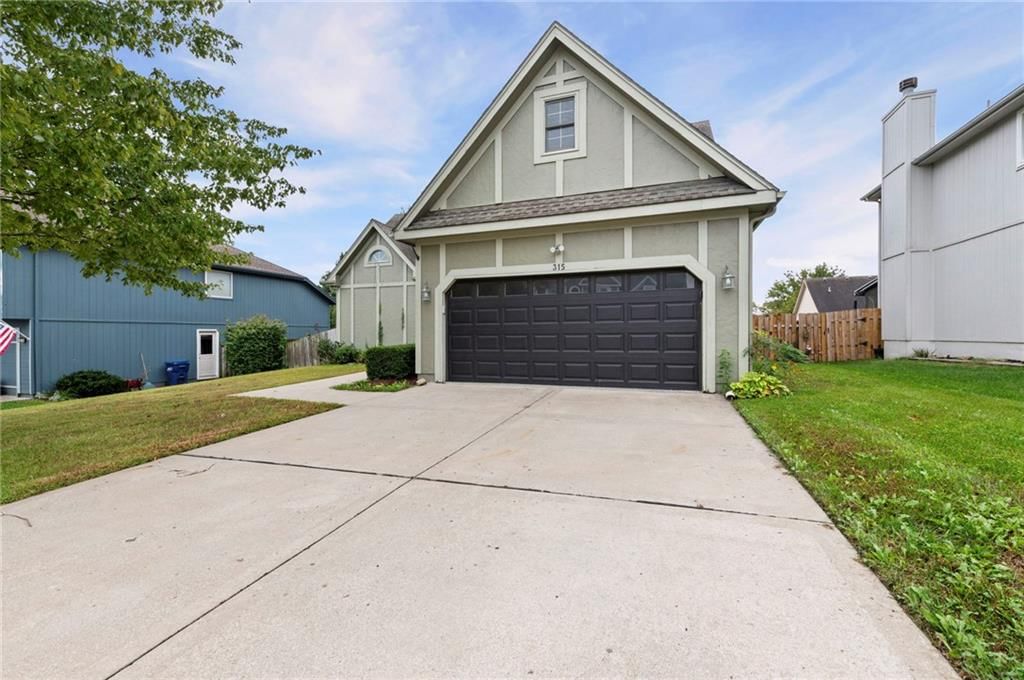 315 Shannon Avenue, Smithville, MO: listing photo 2