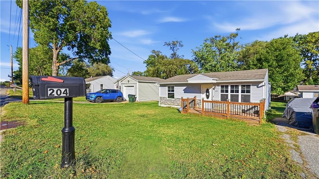 204 N 17th Street, Leavenworth, KS: listing photo 2