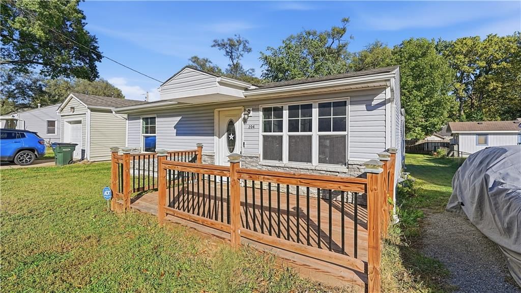 204 N 17th Street, Leavenworth, KS: listing photo 3