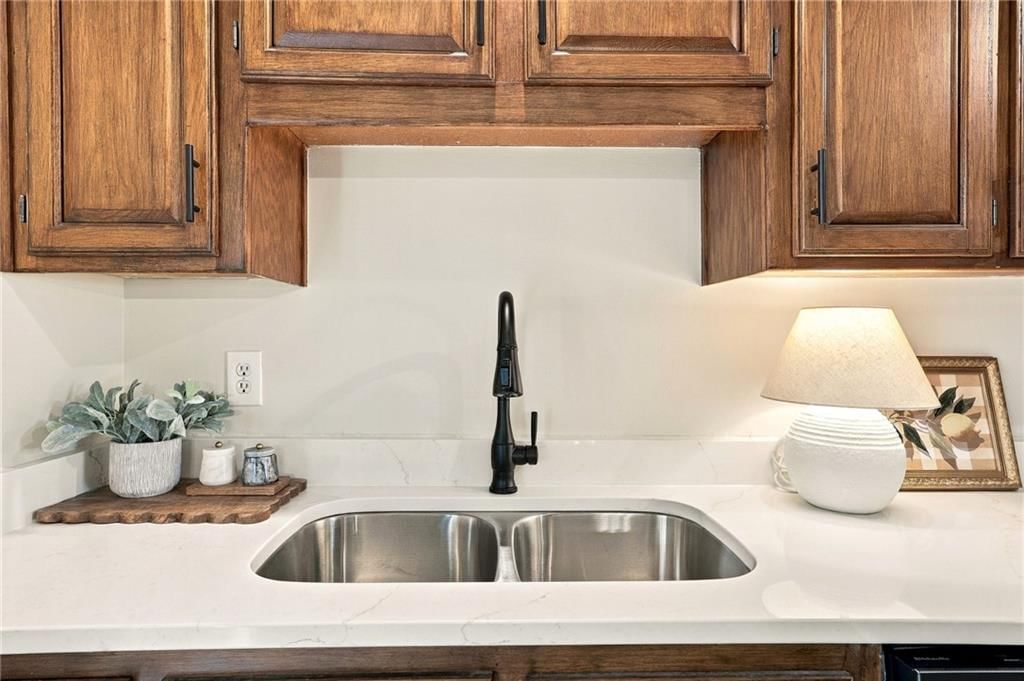 Photo 10 of 22 - 15205 Lamar Avenue, Overland Park, KS 66223